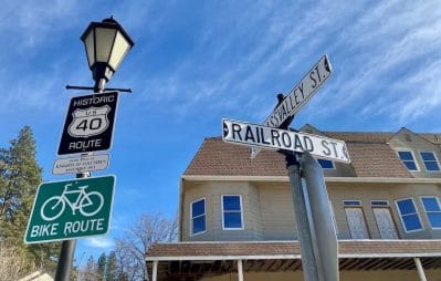 Railroad St/Grass Valley St Street Signs